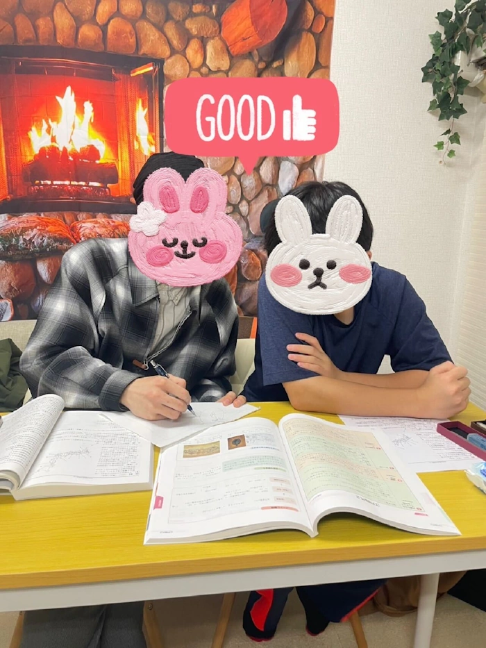 家庭教師IOI 冬期勉強会の学習風景 講師のサポートを受けながら学習