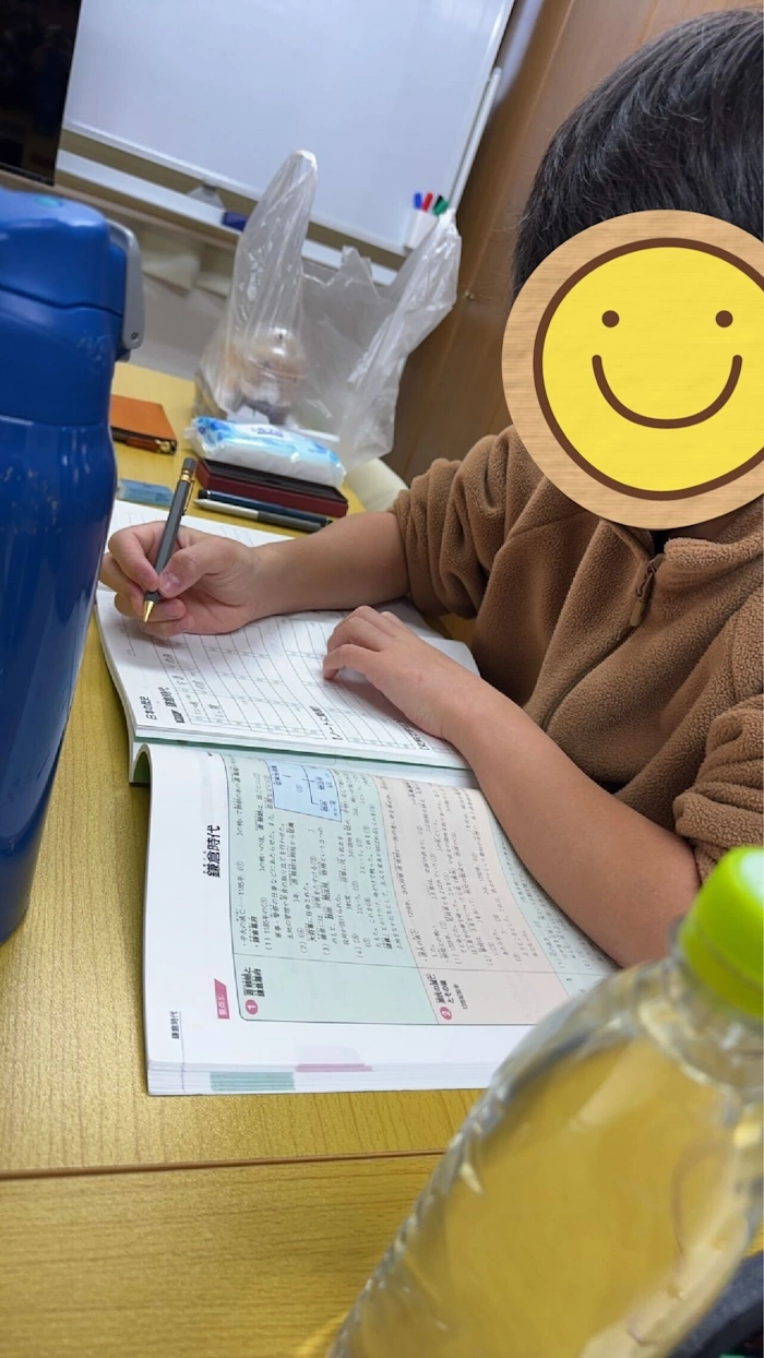 家庭教師IOI 冬期勉強会の学習風景 教材と向き合う様子